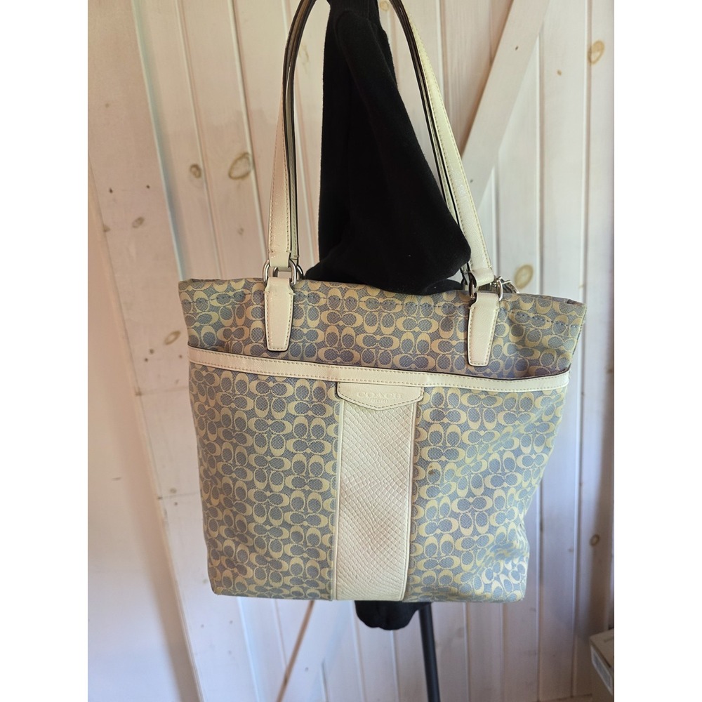 Coach Vintage Medium Shoulder Bag Light Blue